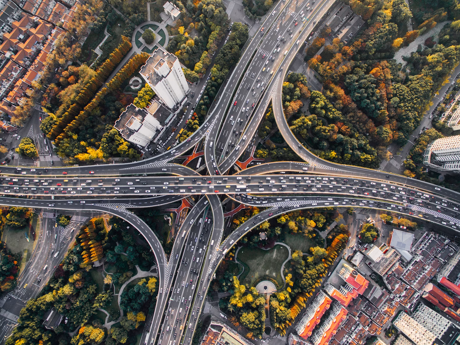 EV Boom Races Ahead of Infrastructure in China’s Auto Heartland